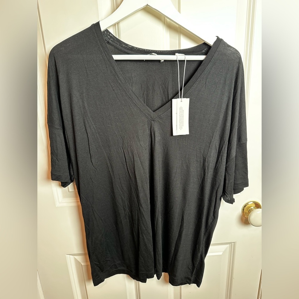 Vince Classic Black V-Neck Women's Short Sleeve Tee